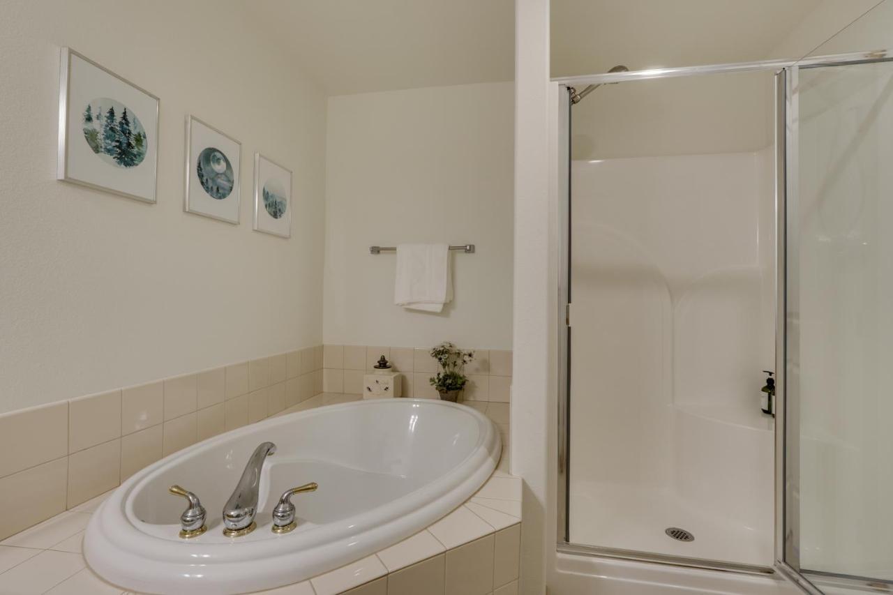 Klamath Falls Getaway With Pool And Hot Tub Access! Εξωτερικό φωτογραφία