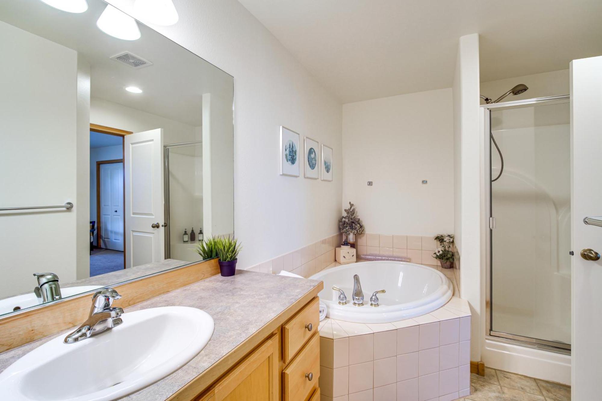Klamath Falls Getaway With Pool And Hot Tub Access! Εξωτερικό φωτογραφία